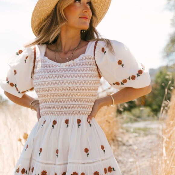 Ivy City Co Dresses & Skirts - Ivy City Co Greta dress in Rust Floral - size Small (S)